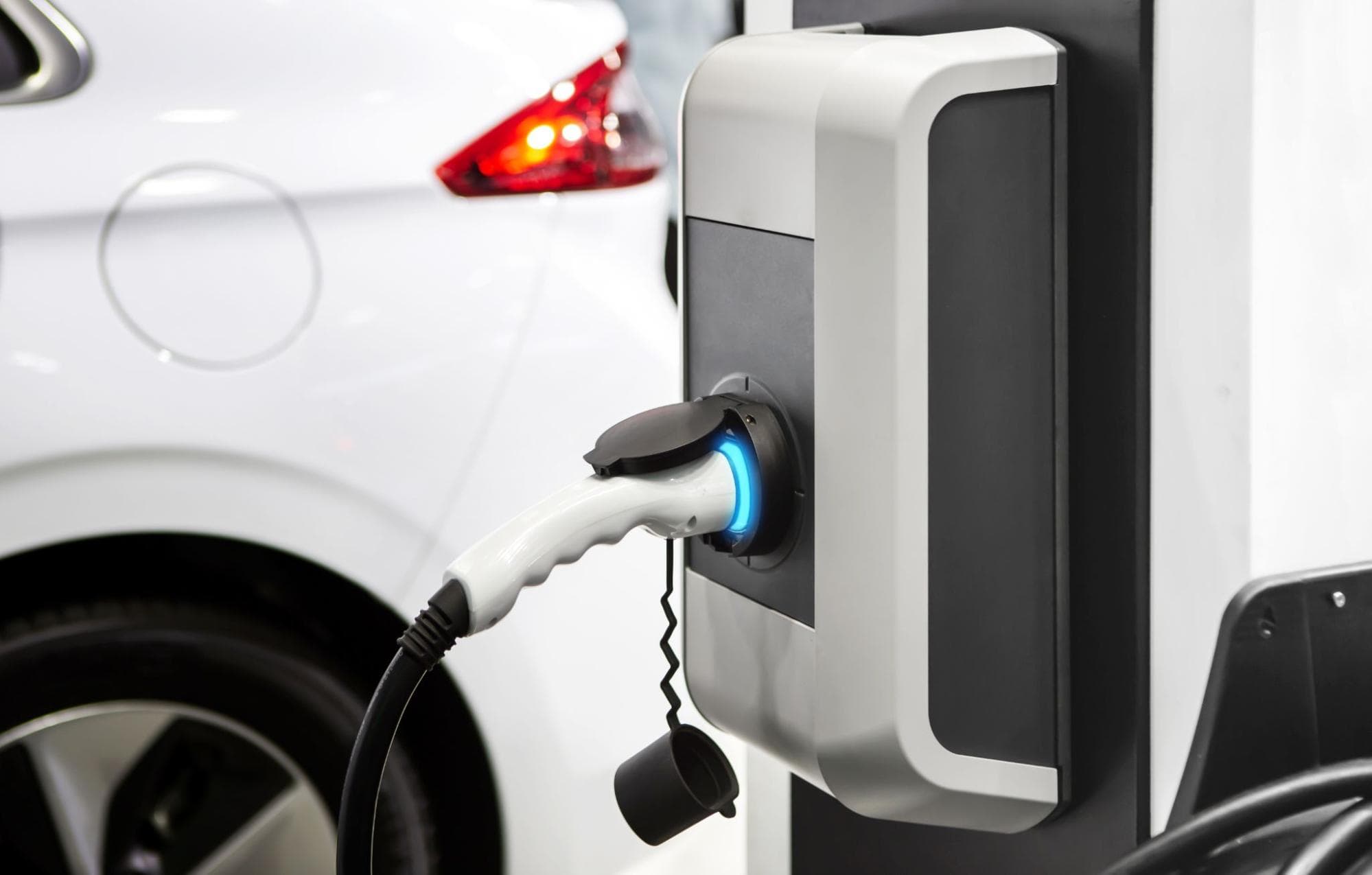 Carregadores de carros elétricos: veja quanto custa ter o seu
